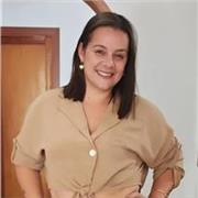 Chica con experiencias con niños de primaria, podría dar clase a niños de tres a doce años